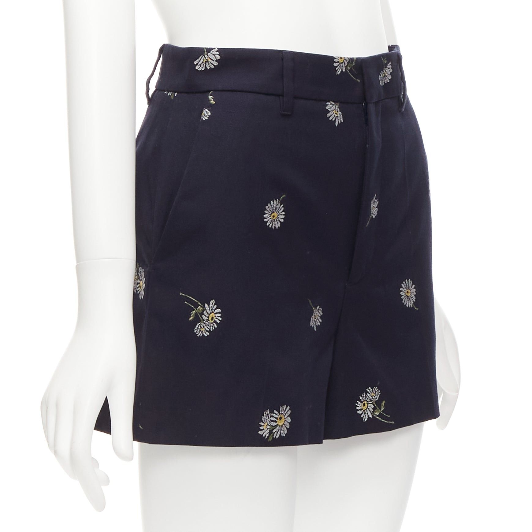 RED Valentino RED VALENTINO navy cotton daisy floral print high waisted shorts IT36 S Size 25" / US 0 / IT 36 - 3 Thumbnail
