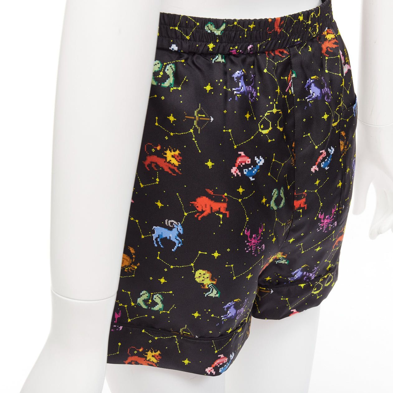 Dior DIOR Lucky Dior 100% silk black colorful astrology cuffed boxer shorts FR32 XXS Size 25" / US 0 / IT 36 - 7 Thumbnail