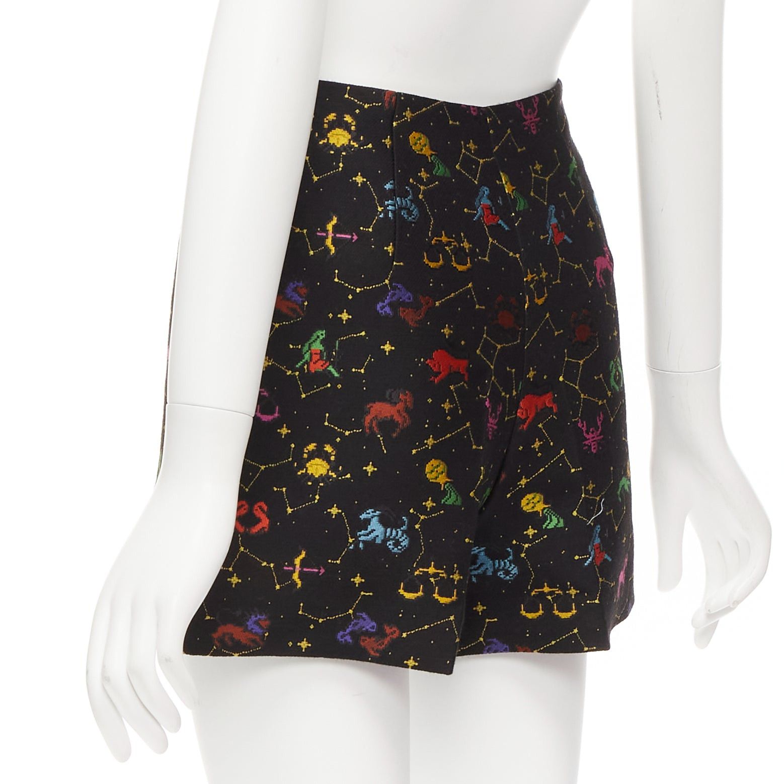 Dior DIOR Lucky Dior black colorful astrology jacquard high waisted shorts FR32 XXS Size 25" / US 0 / IT 36 - 6 Thumbnail