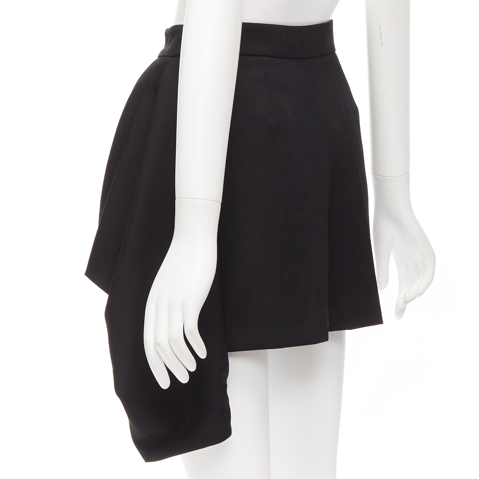 Alexander McQueen ALEXANDER MCQUEEN black virgin wool asymmetric cascade wide shorts IT38 XS Size 26" / US 2 / IT 38 - 6 Thumbnail