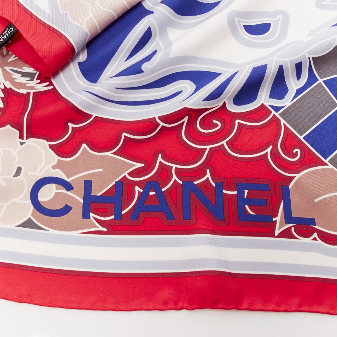 Chanel CHANEL 100% silk red blue lion statue palm trees big square scarf Size ONE SIZE - 2 Thumbnail