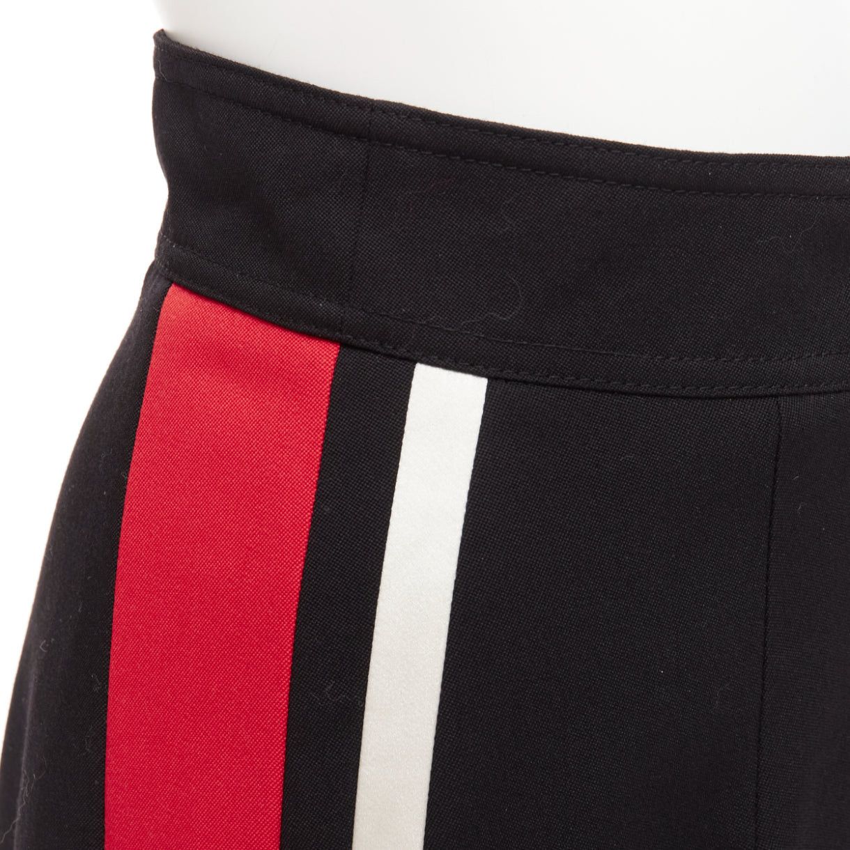 Alexander McQueen ALEXANDER MCQUEEN 2018 red white stripe black virgin wool wide shorts IT38 XS Size 26" / US 2 / IT 38 - 2 Thumbnail