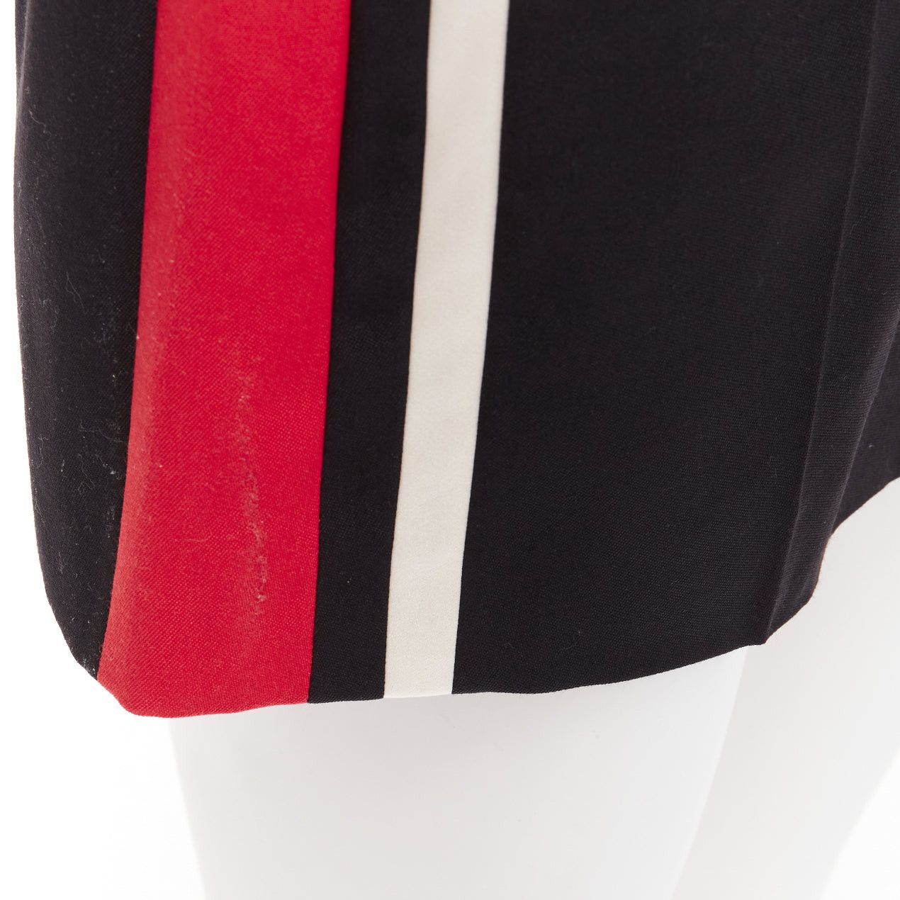 Alexander McQueen ALEXANDER MCQUEEN 2018 red white stripe black virgin wool wide shorts IT38 XS Size 26" / US 2 / IT 38 - 7 Thumbnail