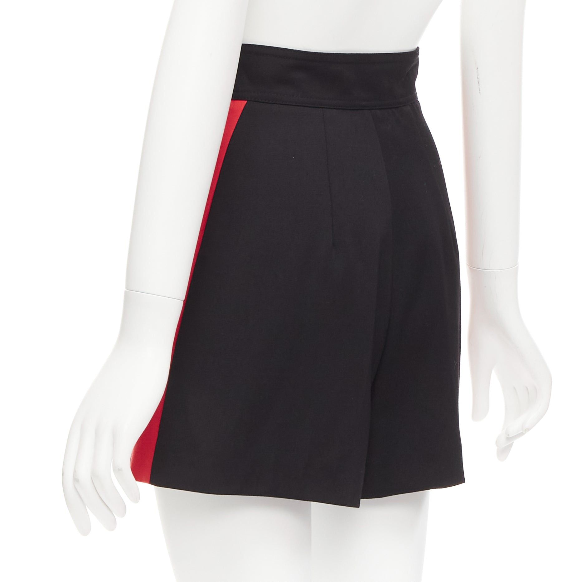 Alexander McQueen ALEXANDER MCQUEEN 2018 red white stripe black virgin wool wide shorts IT38 XS Size 26" / US 2 / IT 38 - 6 Thumbnail