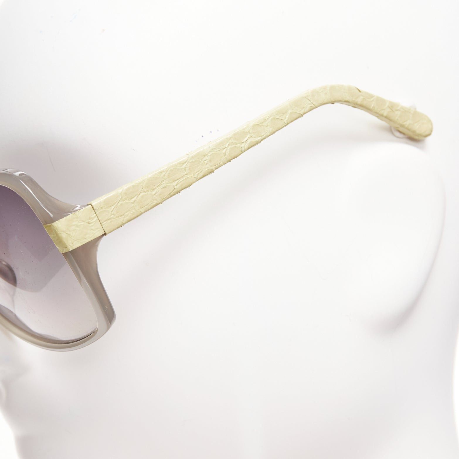 Linda Farrow LINDA FARROW Luxe LFL1426 beige scaled leather arm grey square sunglasses Size ONE SIZE - 6 Thumbnail