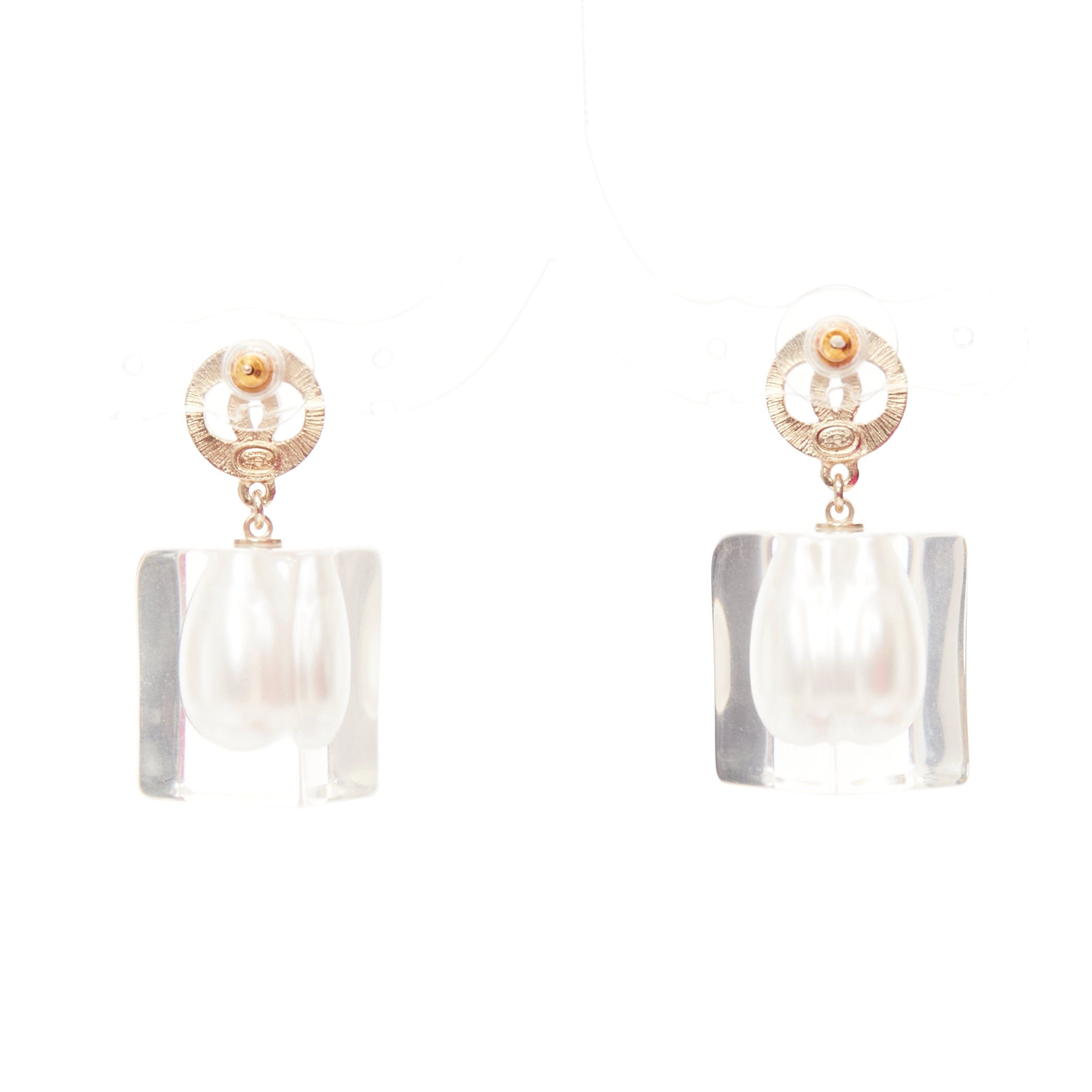 Chanel CHANEL A19K CC crystal clear acrylic encased white pearl pin earrings Pair Size ONE SIZE - 3 Thumbnail