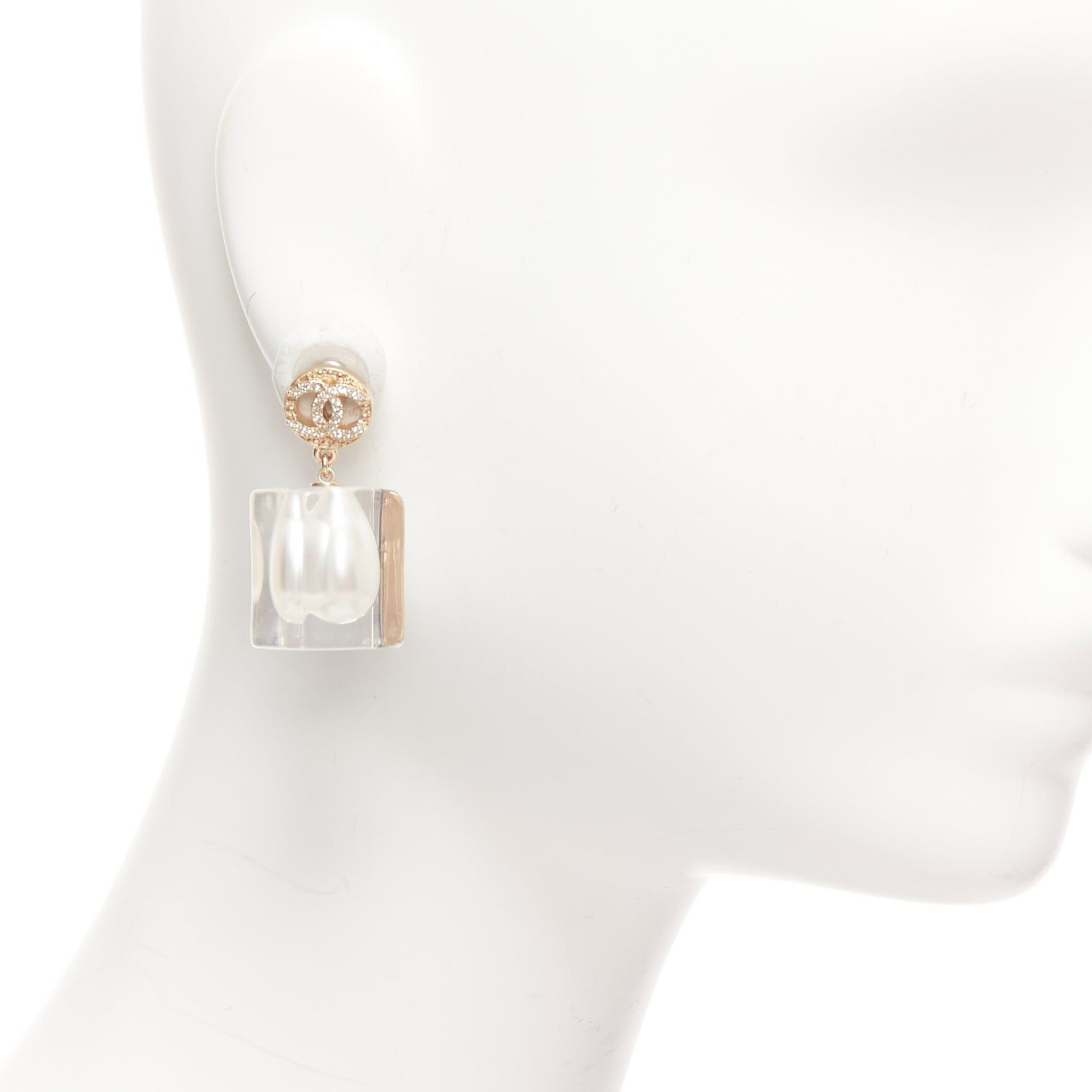 Chanel CHANEL A19K CC crystal clear acrylic encased white pearl pin earrings Pair Size ONE SIZE - 2 Thumbnail