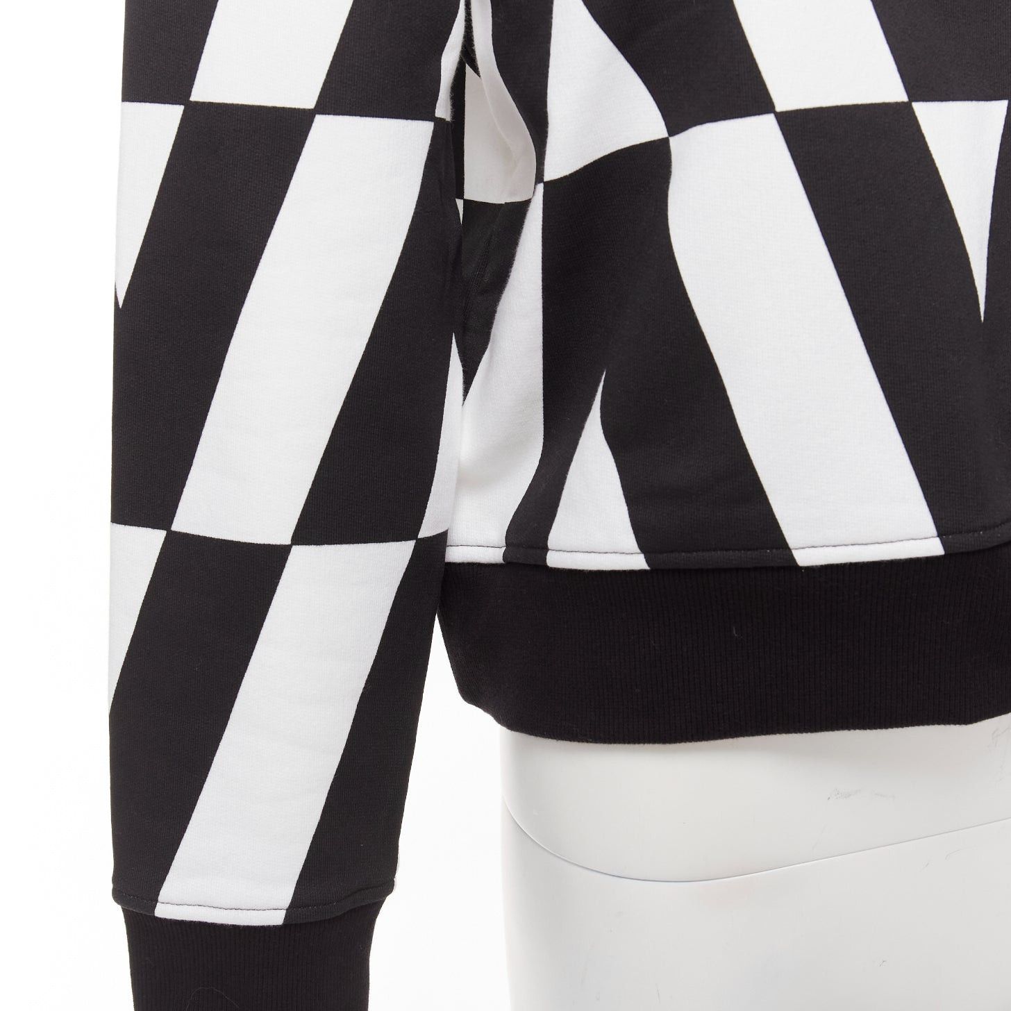 Valentino VALENTINO V LOGO black white optic graphic crew neck cropped sweater XS Size S / US 4 / IT 40 - 7 Thumbnail