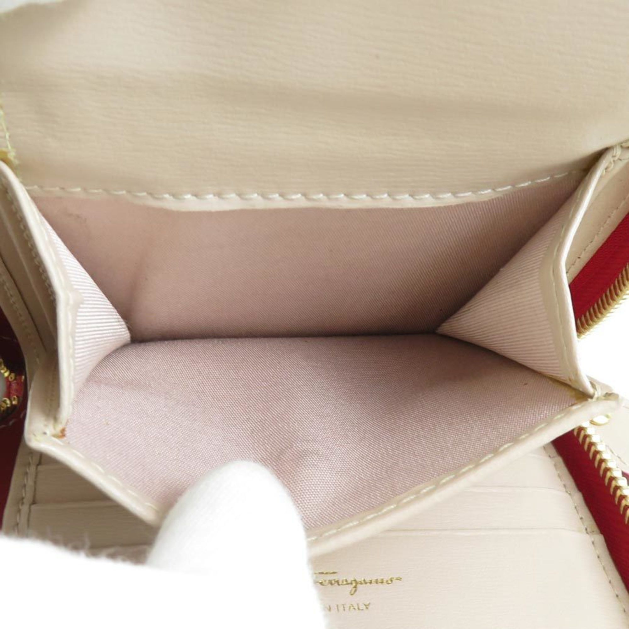 Salvatore Ferragamo Salvatore Ferragamo Gancini Leather Bi-fold Wallet in Red for Women (r10831a) Size ONE SIZE - 4 Thumbnail