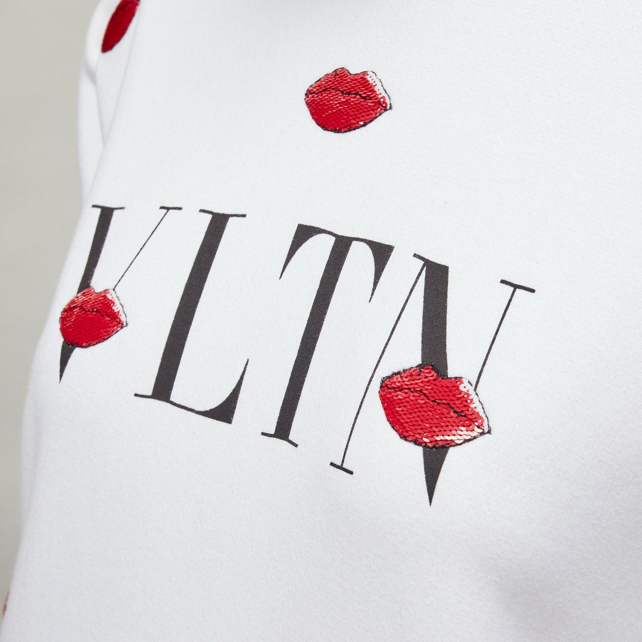Valentino VALENTINO VLTN Le Rouge Kisses white red sequin lips embroidery oversized hoodie XXS Size XS / US 0-2 / IT 36-38 - 2 Thumbnail