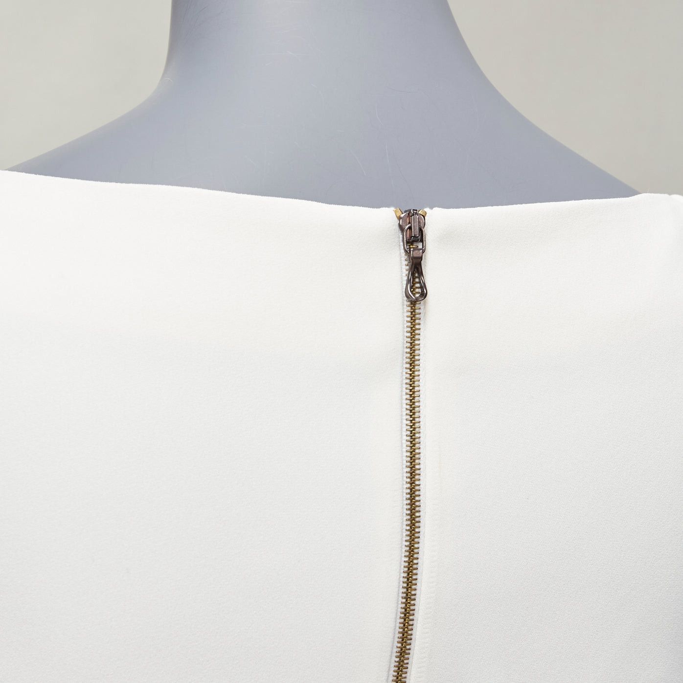 Roland Mouret ROLAND MOURET 2018 Richardson cream textured crepe ruffle cuff peplum top UK6 XS Size XS / US 0-2 / IT 36-38 - 8 Thumbnail