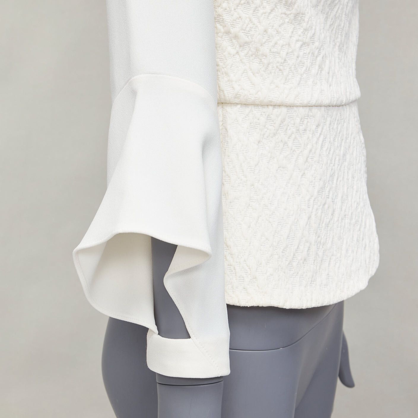 Roland Mouret ROLAND MOURET 2018 Richardson cream textured crepe ruffle cuff peplum top UK6 XS Size XS / US 0-2 / IT 36-38 - 2 Thumbnail