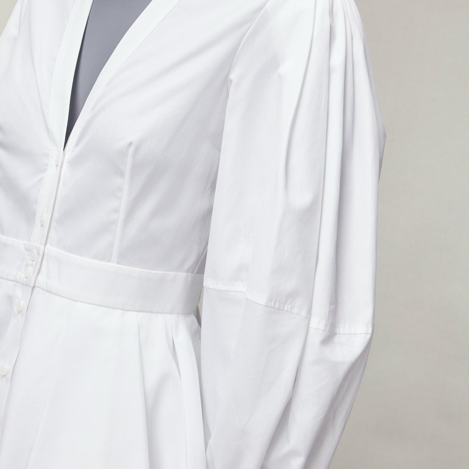 Alexander McQueen ALEXANDER MCQUEEN white cotton V-neck balloon sleeve peplum dress shirt IT38 XS Size XS / US 0-2 / IT 36-38 - 8 Thumbnail