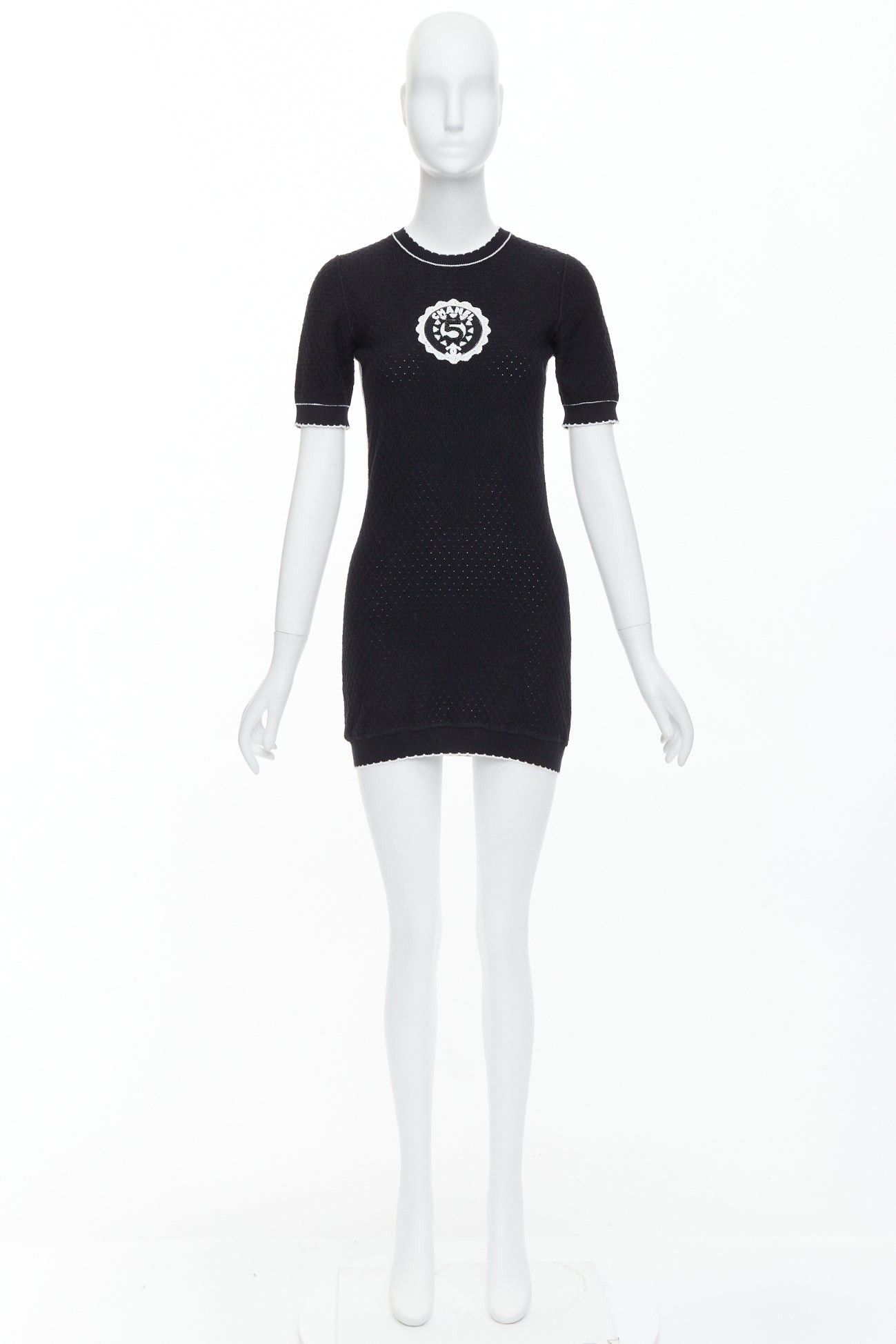 Chanel CHANEL 23C black cotton CC No.5 bead broderie pointelle dress FR34 XS Size XS / US 0-2 / IT 36-38 - 9 Thumbnail