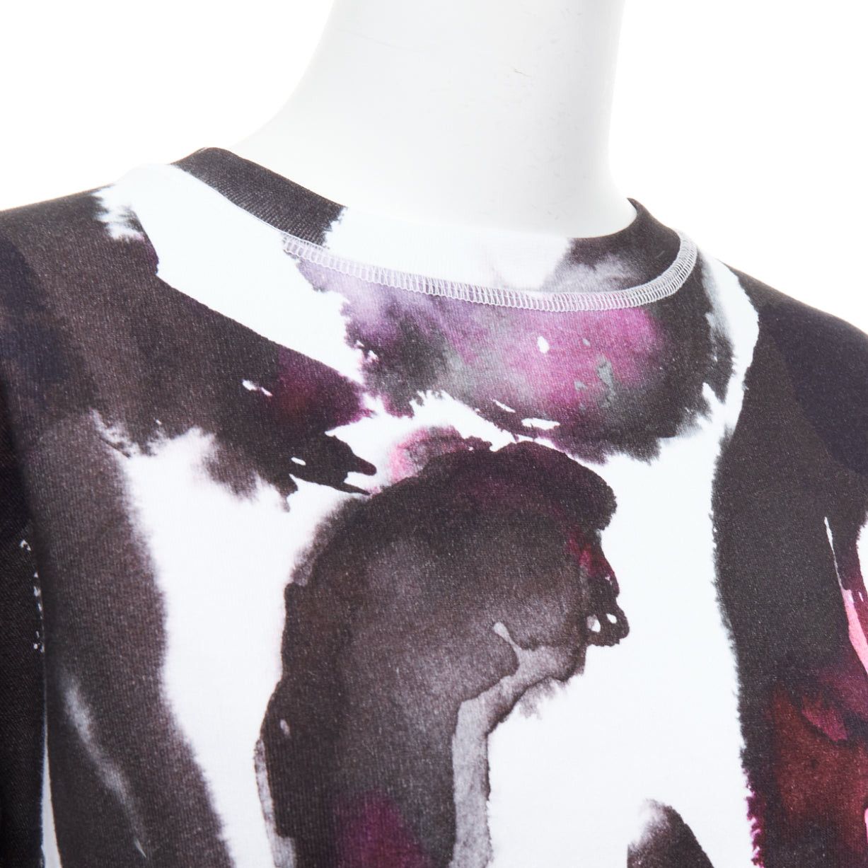Alexander McQueen ALEXANDER MCQUEEN 2022 logo watercolor print long sleeve crew sweater IT38 XS Size XS / US 0-2 / IT 36-38 - 2 Thumbnail
