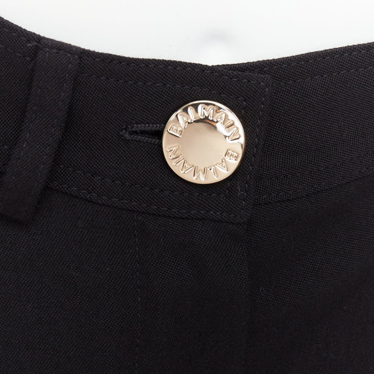 Balmain BALMAIN black wool gold logo button pocketed cargo shorts FR36 S Size 27" / US 4 / IT 40 - 7 Thumbnail
