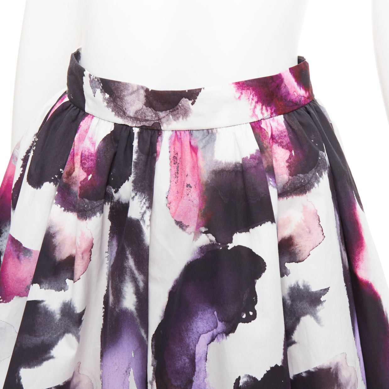 Alexander McQueen ALEXANDER MCQUEEN 2022 purple watercolor paint print pleated skirt IT38 XS Size 26" / US 2 / IT 38 - 7 Thumbnail
