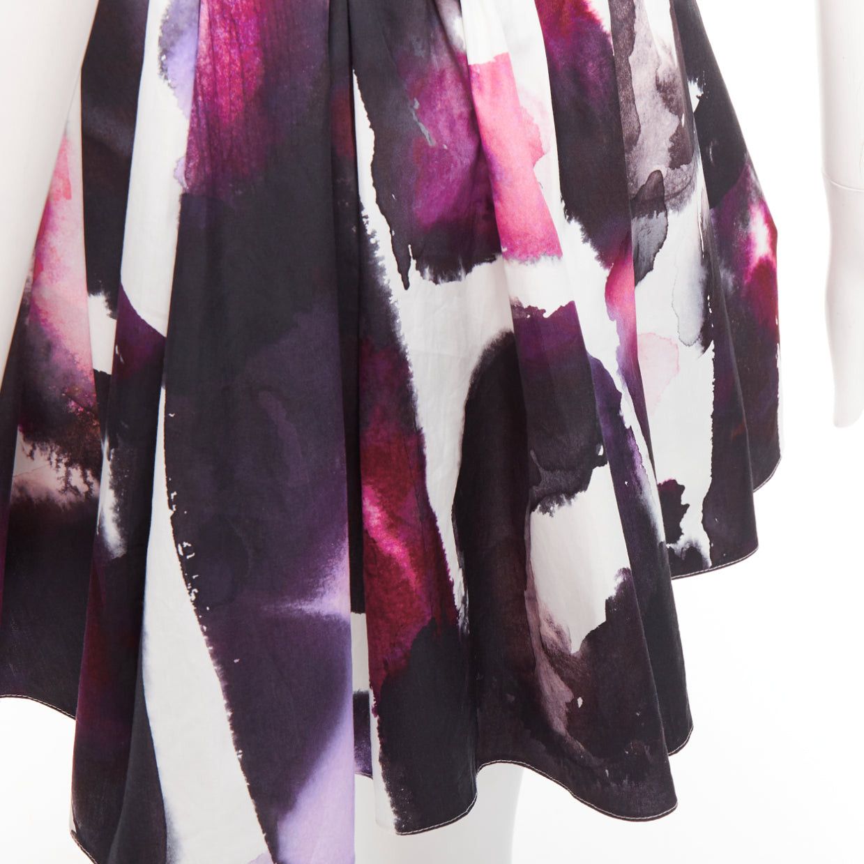 Alexander McQueen ALEXANDER MCQUEEN 2022 purple watercolor paint print pleated skirt IT38 XS Size 26" / US 2 / IT 38 - 2 Thumbnail