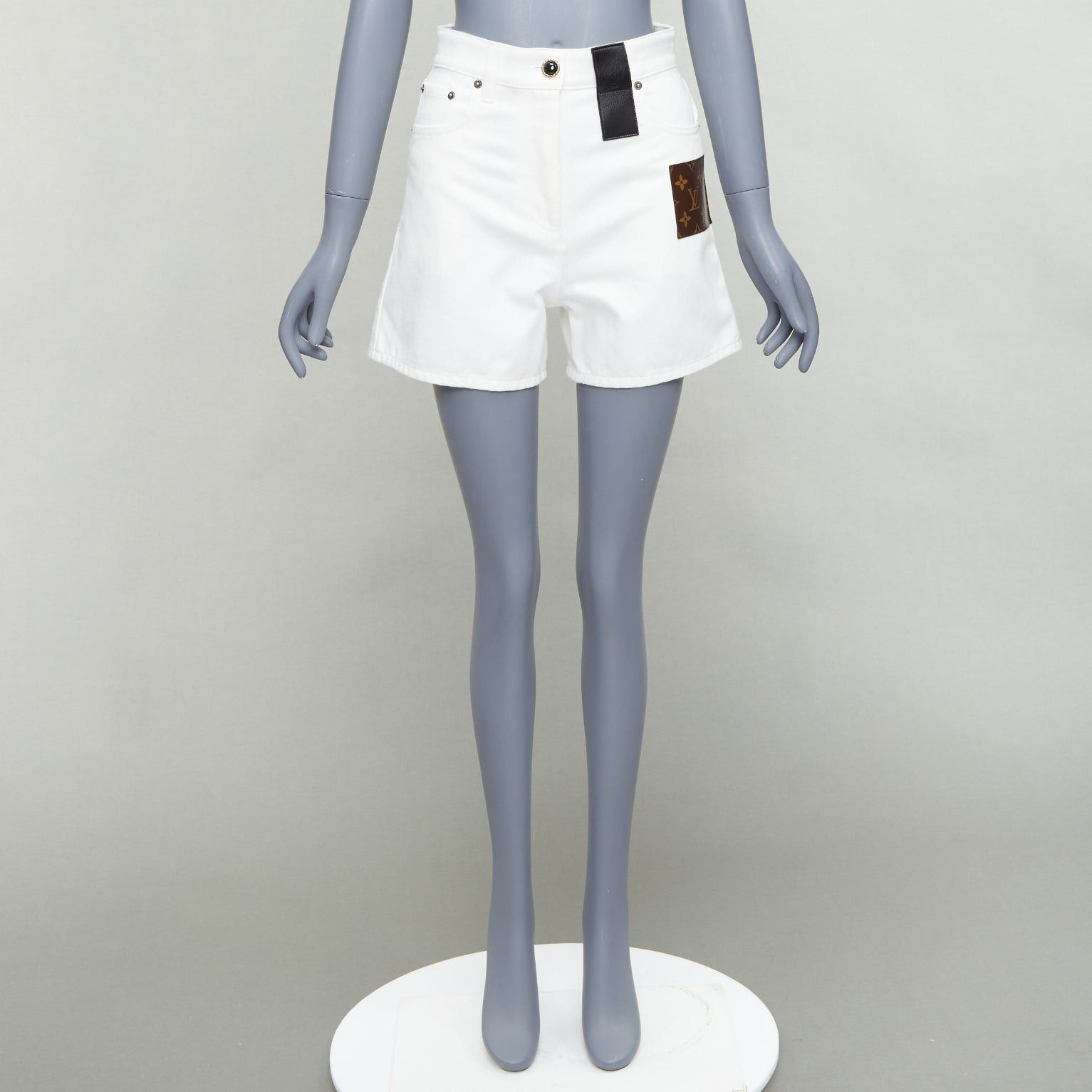 Louis Vuitton LOUIS VUITTON 2024 white cotton accent denim mini shorts FR34 XS Size 26" / US 2 / IT 38 - 9 Thumbnail