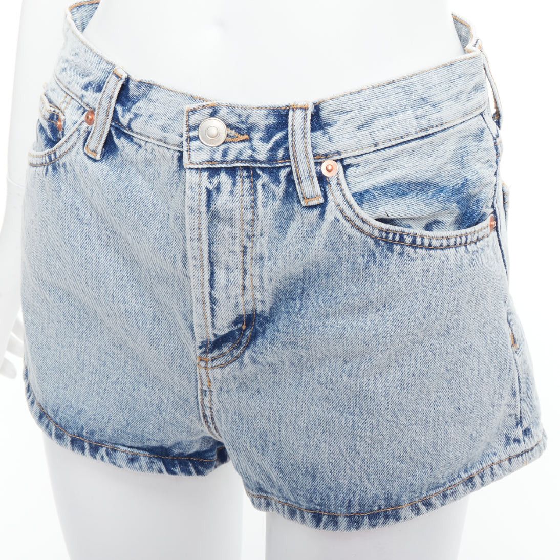 WARDROBE.NYC WARDROBE NYC stone wash blue leather tag mid denim shorts 26" Size 26" / US 2 / IT 38 - 7 Thumbnail