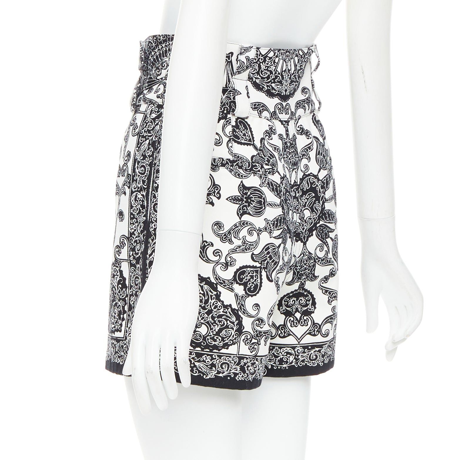 Dior CHRISTIAN DIOR black white cotton handkerchief double belt shorts FR34 XS Size 26" / US 2 / IT 38 - 6 Thumbnail