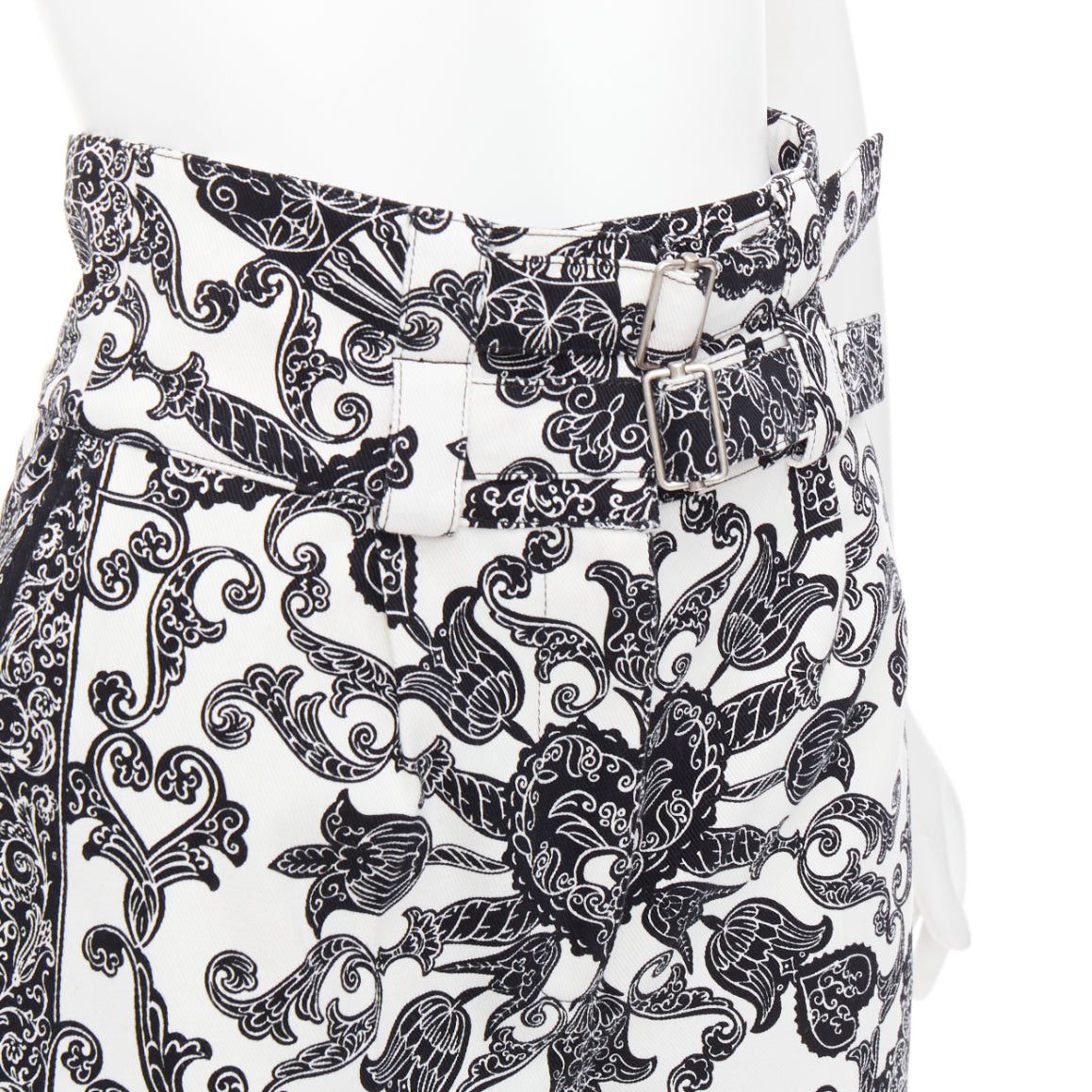 Dior CHRISTIAN DIOR black white cotton handkerchief double belt shorts FR34 XS Size 26" / US 2 / IT 38 - 2 Thumbnail