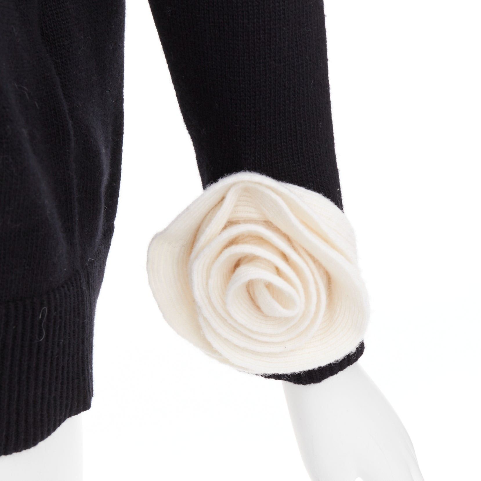 Valentino VALENTINO 2024 black virgin wool cream 3D Flower cuff crew neck sweater XS Size S / US 4 / IT 40 - 2 Thumbnail