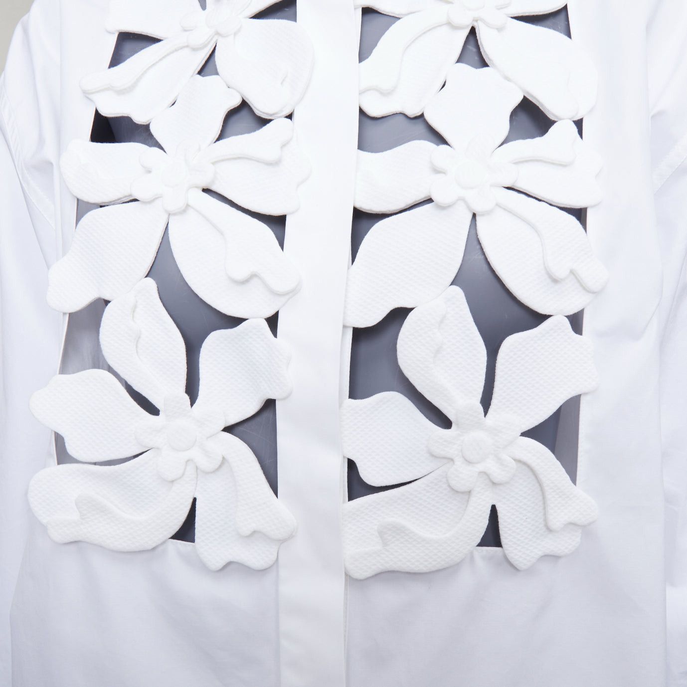 Valentino VALENTINO 2023 white floral 3D applique cut out bib dress shirt IT36 XXS Size XS / US 0-2 / IT 36-38 - 7 Thumbnail