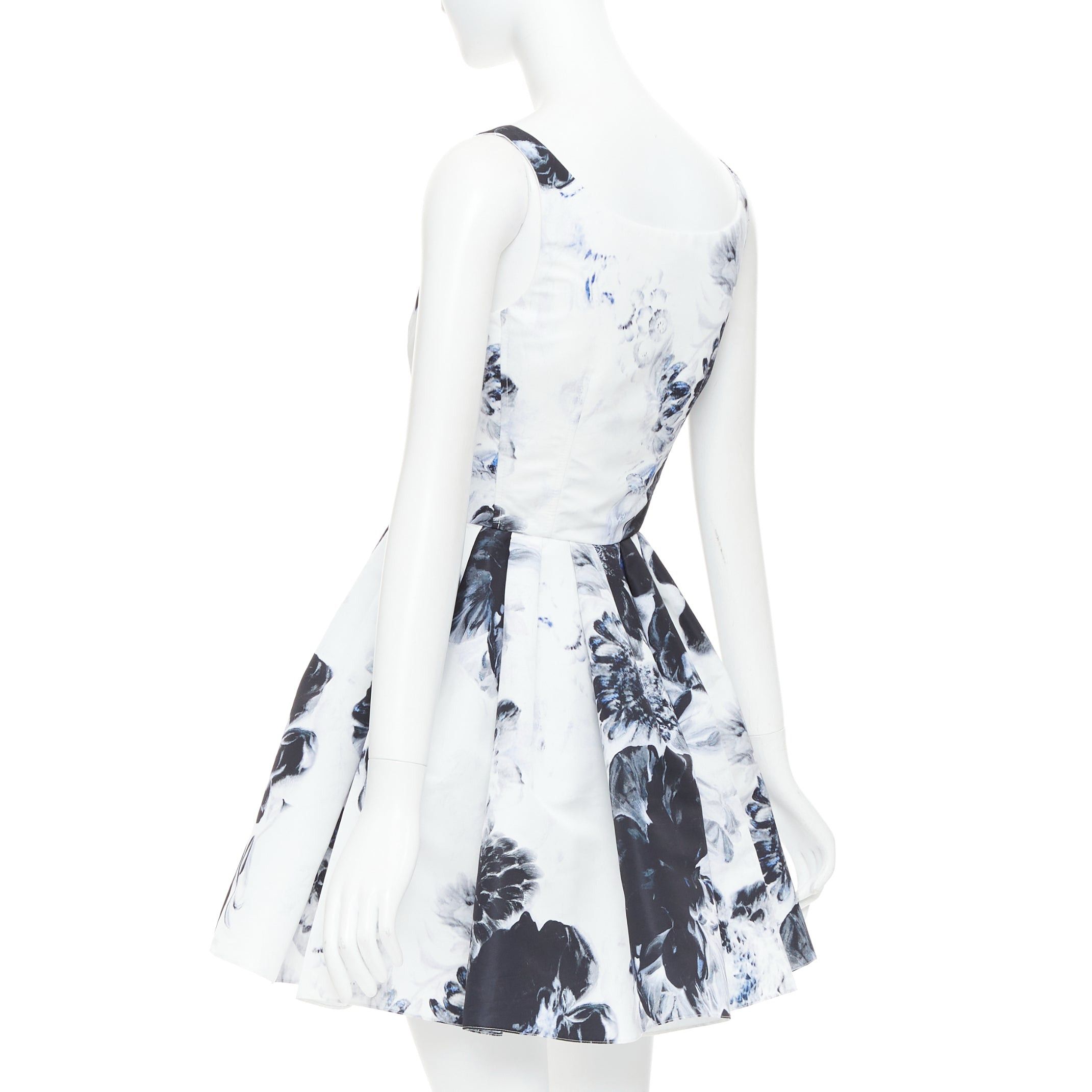Alexander McQueen ALEXANDER MCQUEEN 2023 Chiaroscuro ink floral print zip front dress IT38 XS Size XS / US 0-2 / IT 36-38 - 6 Thumbnail