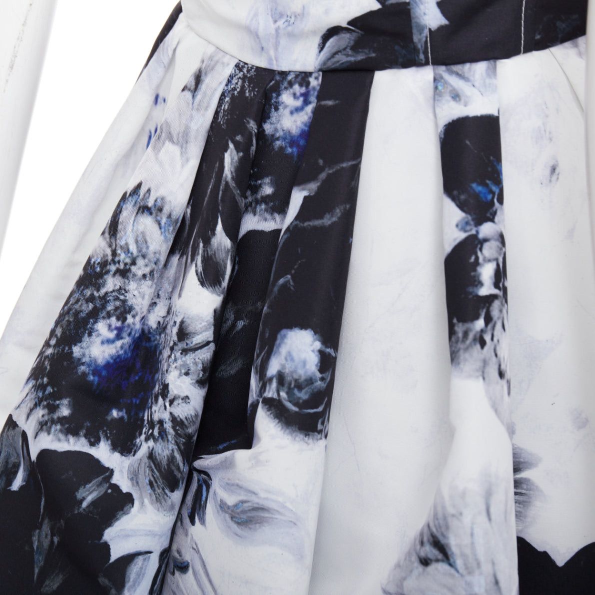 Alexander McQueen ALEXANDER MCQUEEN 2023 Chiaroscuro ink floral print zip front dress IT38 XS Size XS / US 0-2 / IT 36-38 - 2 Thumbnail