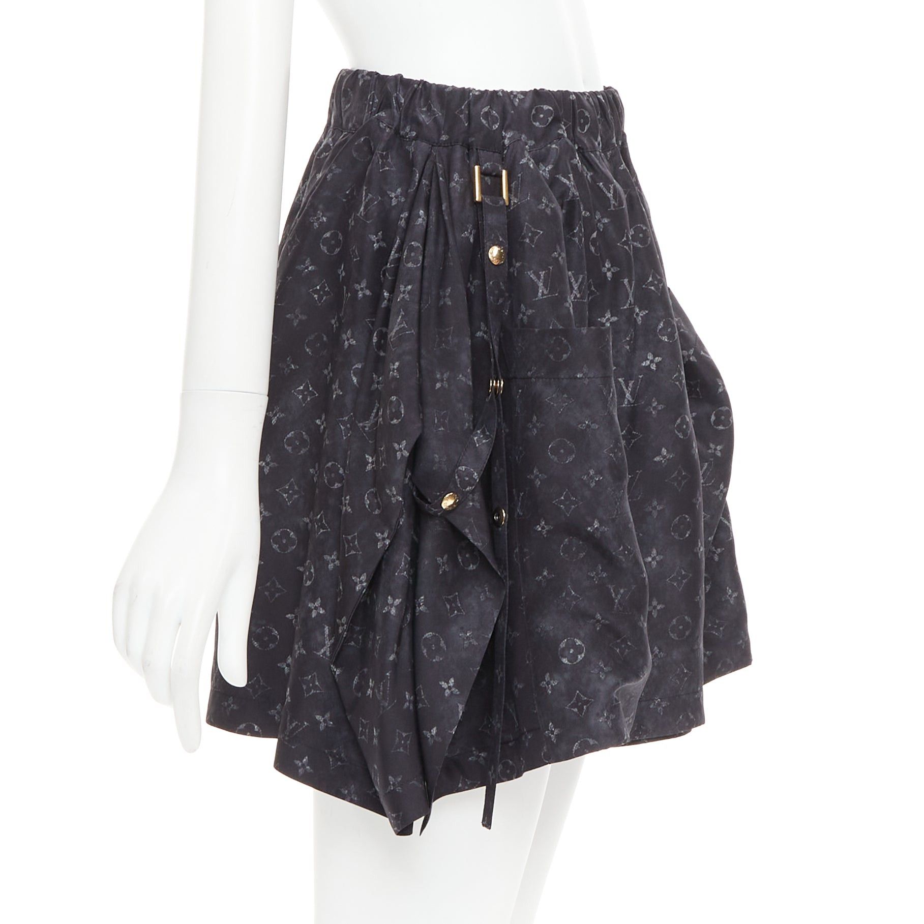 Louis Vuitton LOUIS VUITTON Monogram Cloud Pocket grey 100% silk flare mini skirt FR34 XS Size 26" / US 2 / IT 38 - 4 Thumbnail