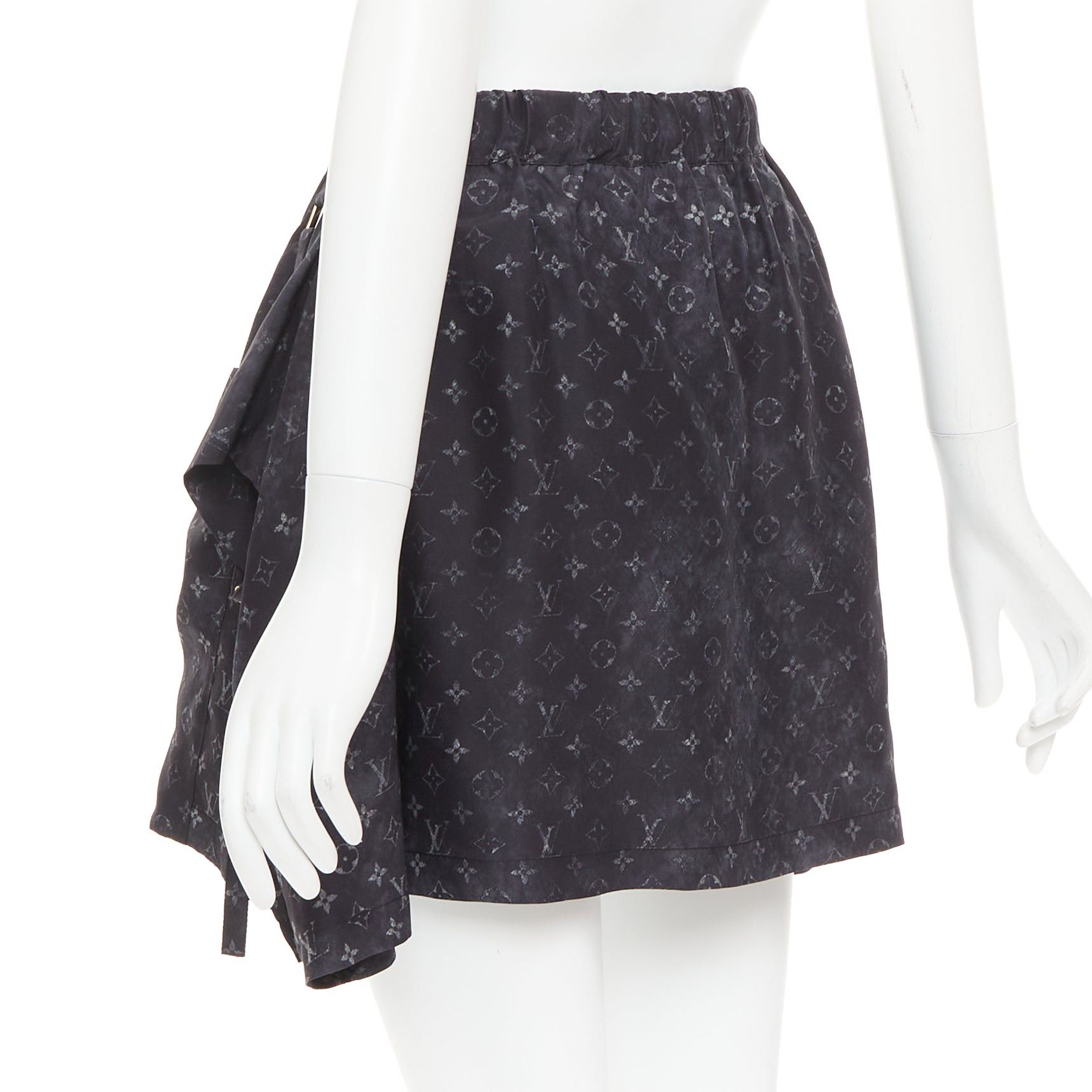 Louis Vuitton LOUIS VUITTON Monogram Cloud Pocket grey 100% silk flare mini skirt FR34 XS Size 26" / US 2 / IT 38 - 6 Thumbnail