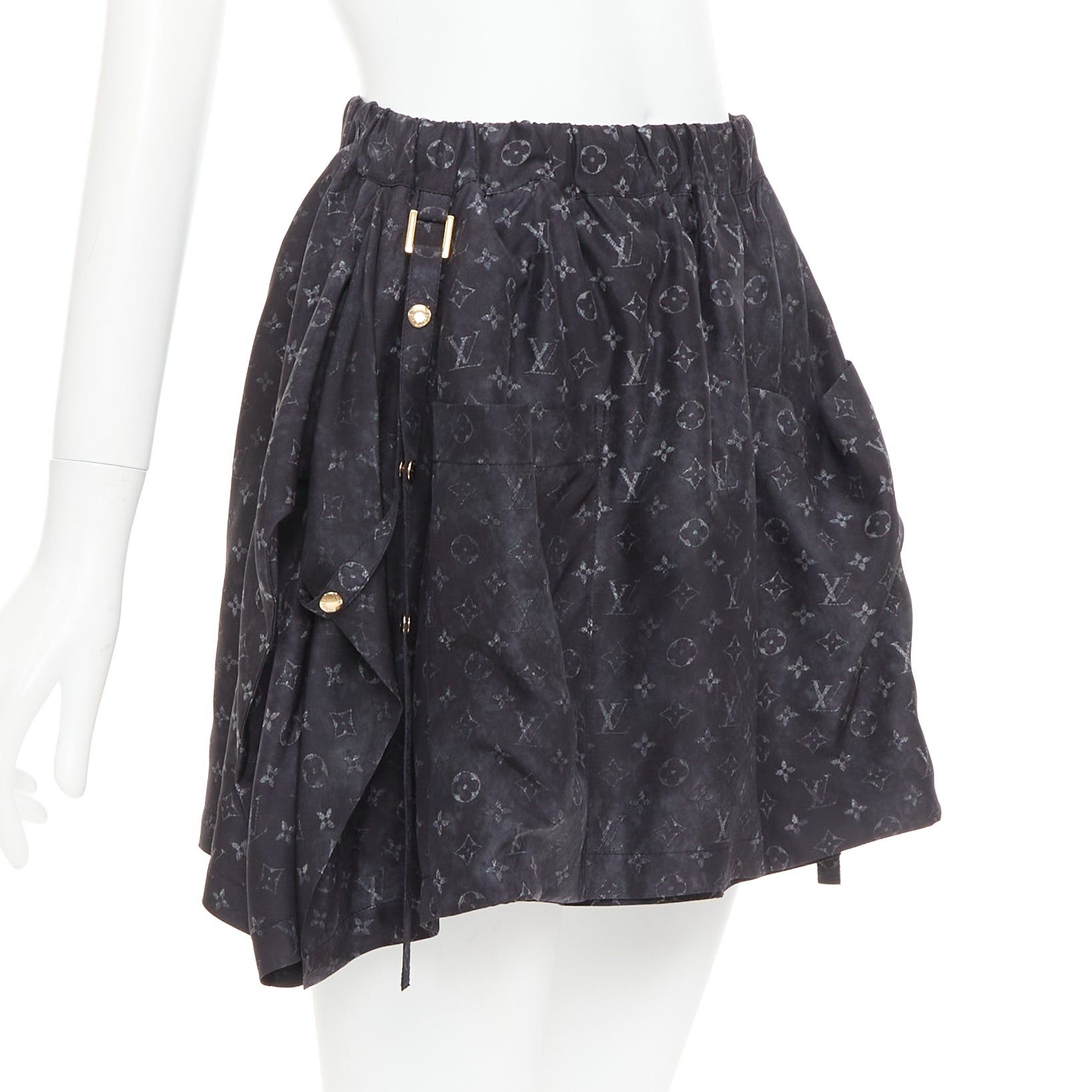 Louis Vuitton LOUIS VUITTON Monogram Cloud Pocket grey 100% silk flare mini skirt FR34 XS Size 26" / US 2 / IT 38 - 3 Thumbnail