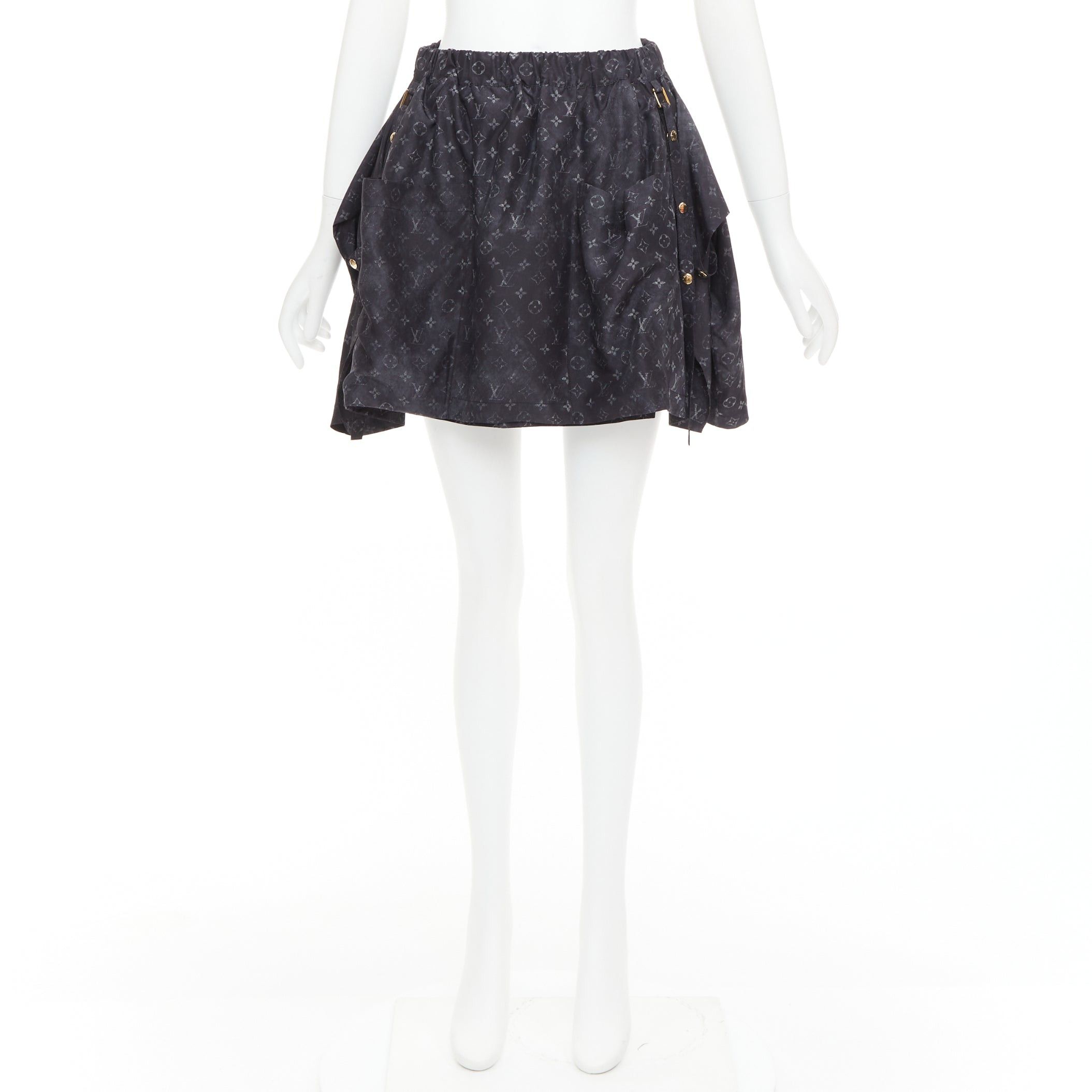 Louis Vuitton LOUIS VUITTON Monogram Cloud Pocket grey 100% silk flare mini skirt FR34 XS Size 26" / US 2 / IT 38 - 9 Thumbnail