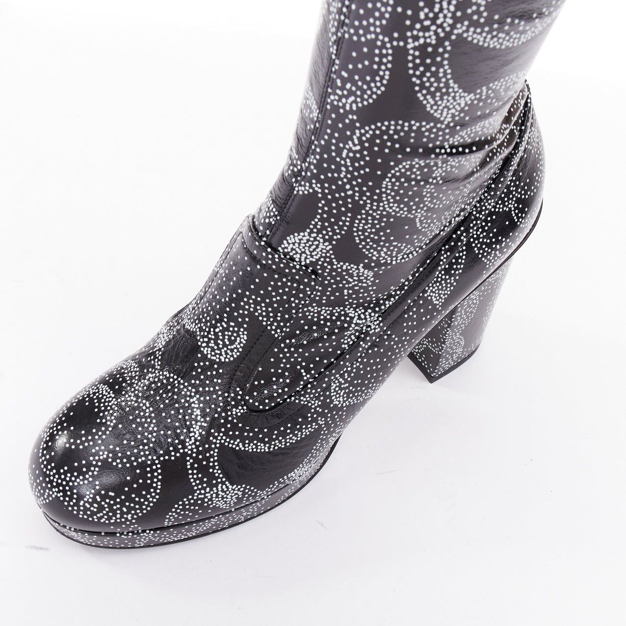 Chanel CHANEL 23A Runway white black CC camellia dotted logo print tall boots EU39 Size US 9 / IT 39 - 7 Thumbnail
