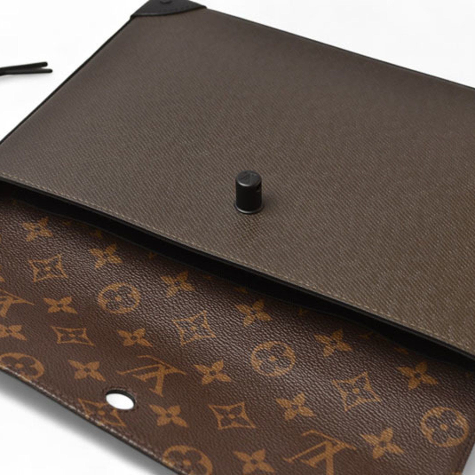 Louis Vuitton Louis Vuitton Second Bag Clutch LOUIS VUITTON Pochette Steamer Monogram Taiga Khaki M30583 Size ONE SIZE - 7 Thumbnail