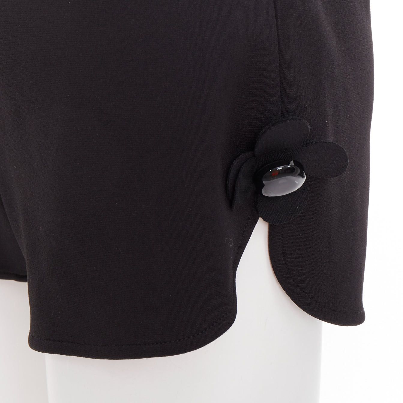Shushu/Tong SHUSHU TONG Slit Shorts black floral button applique mini runner pants UK6 XS Size 26" / US 2 / IT 38 - 2 Thumbnail