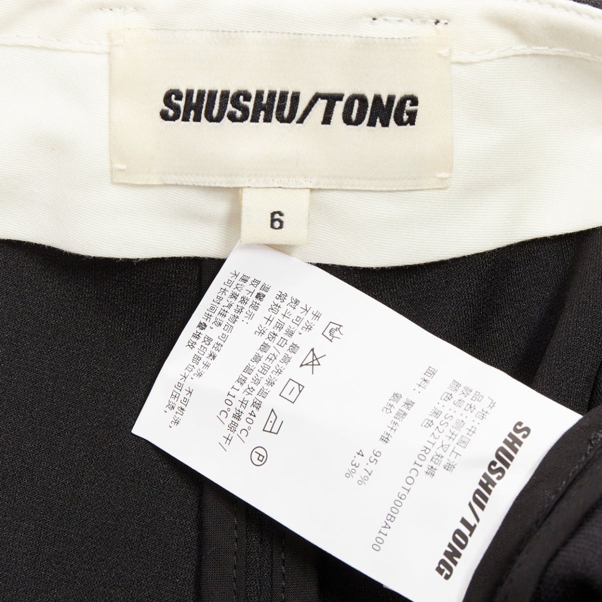 Shushu/Tong SHUSHU TONG Slit Shorts black floral button applique mini runner pants UK6 XS Size 26" / US 2 / IT 38 - 8 Thumbnail