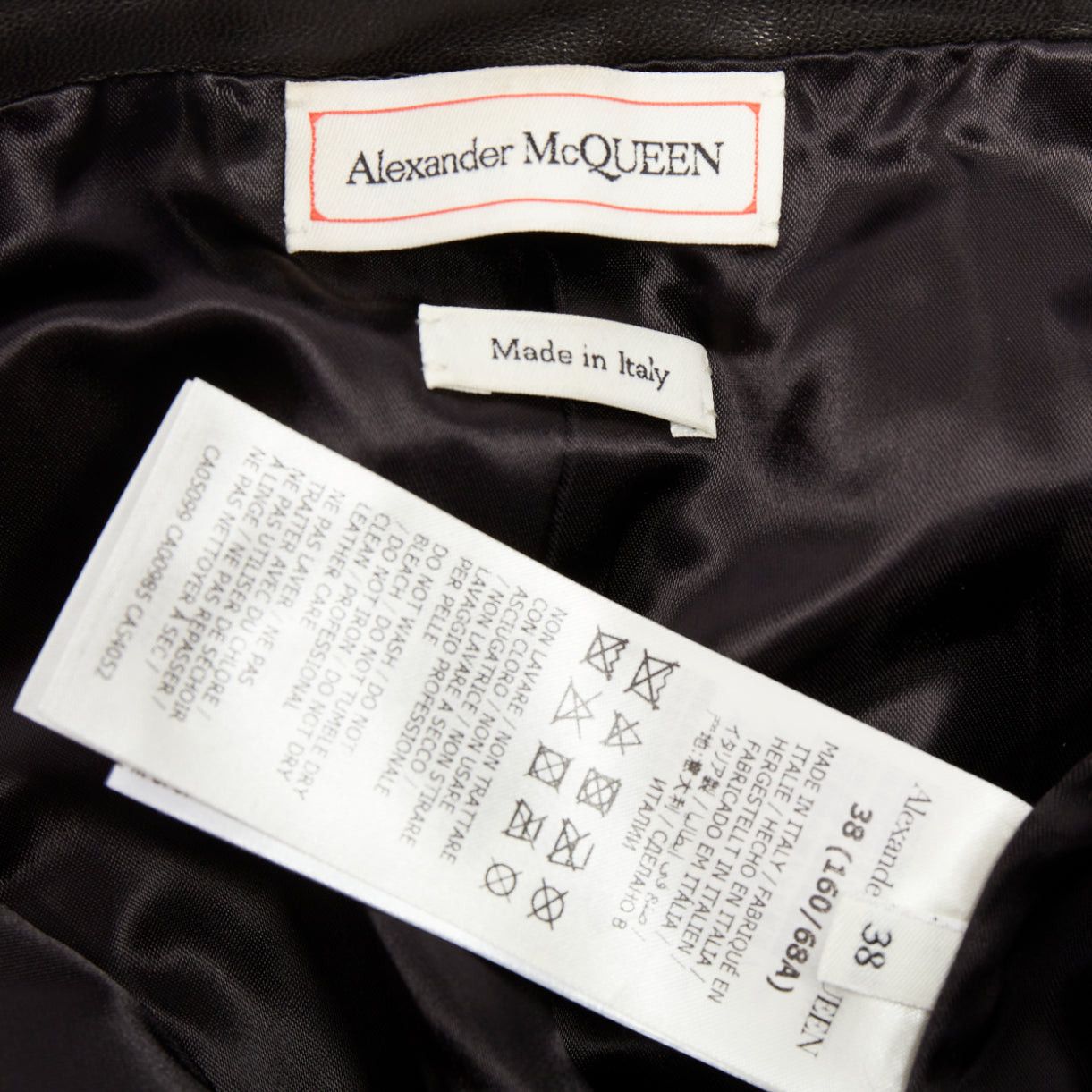 Alexander McQueen ALEXANDER MCQUEEN Sarah Burton 2021 black leather overstitch mini shorts IT38 XS Size 26" / US 2 / IT 38 - 8 Thumbnail