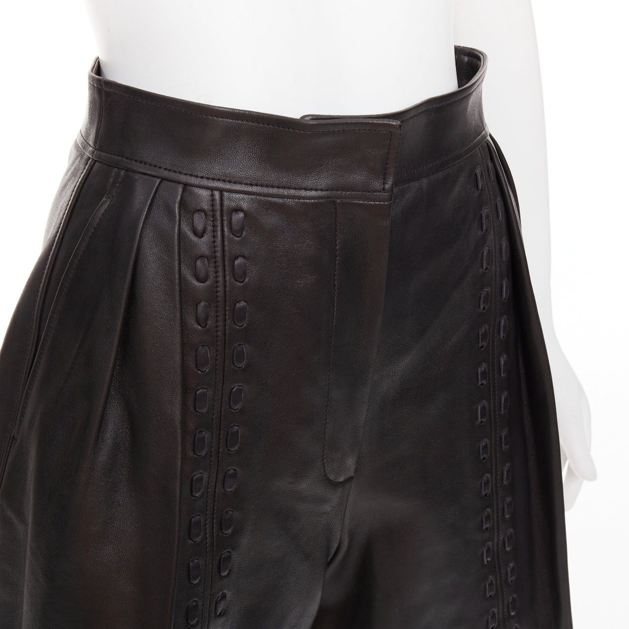 Alexander McQueen ALEXANDER MCQUEEN Sarah Burton 2021 black leather overstitch mini shorts IT38 XS Size 26" / US 2 / IT 38 - 7 Thumbnail