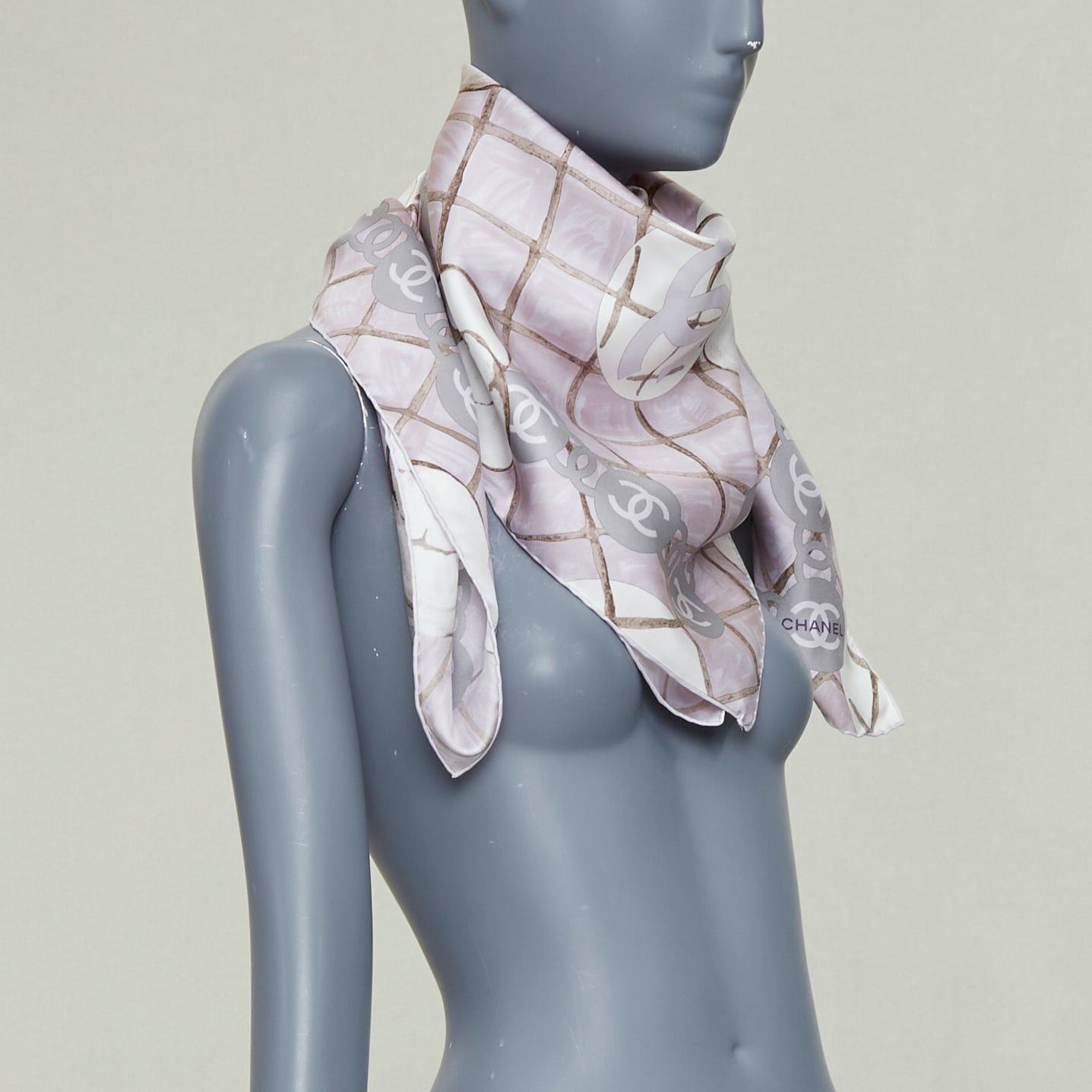 Chanel CHANEL 100% silk pink grey CC logo camellia flowers checkered pearl print scarf 85cm Size ONE SIZE - 3 Thumbnail