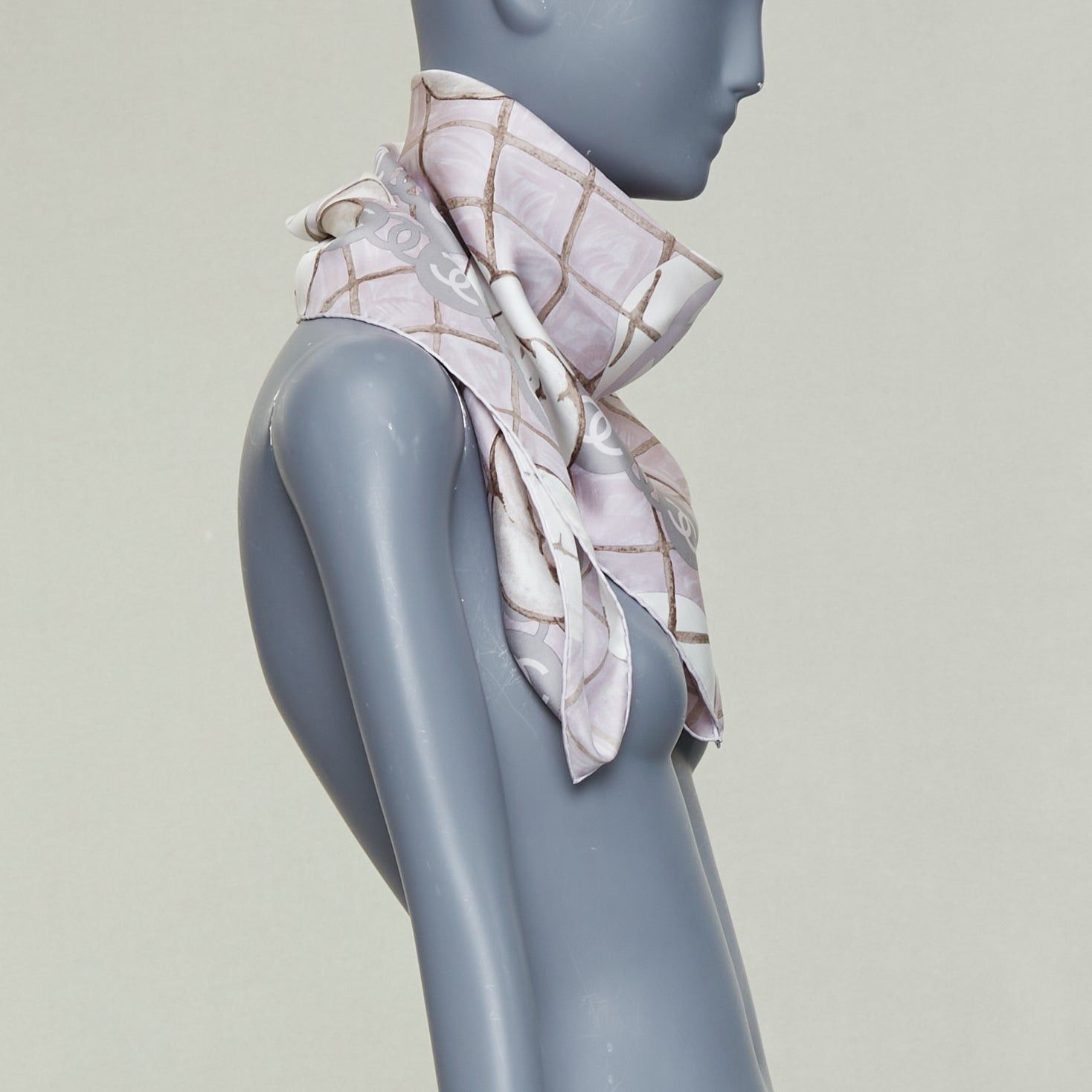 Chanel CHANEL 100% silk pink grey CC logo camellia flowers checkered pearl print scarf 85cm Size ONE SIZE - 4 Thumbnail