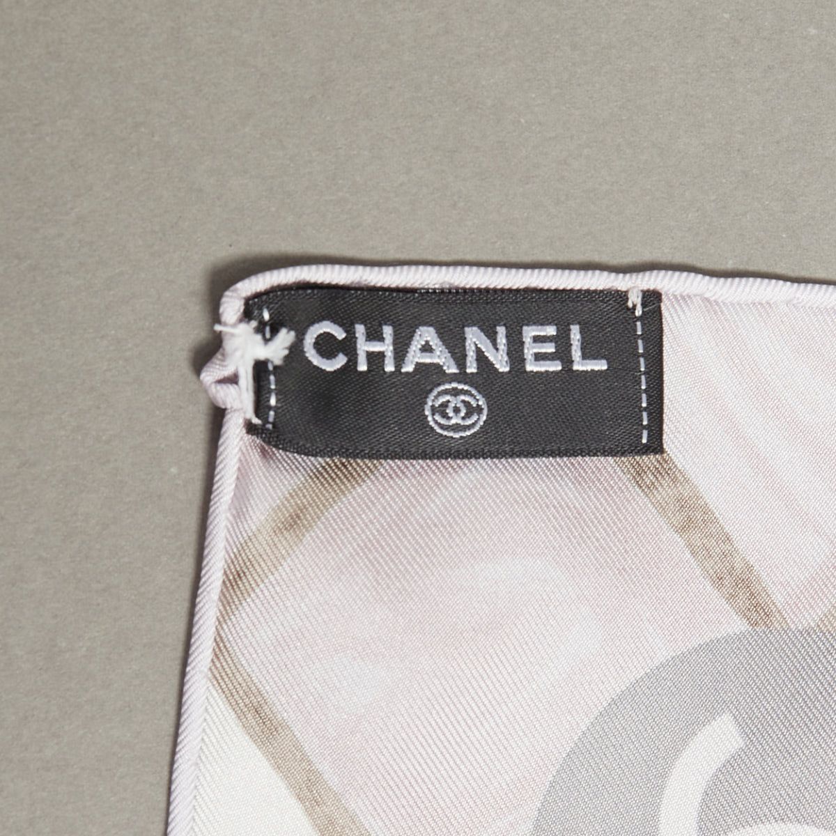 Chanel CHANEL 100% silk pink grey CC logo camellia flowers checkered pearl print scarf 85cm Size ONE SIZE - 9 Thumbnail