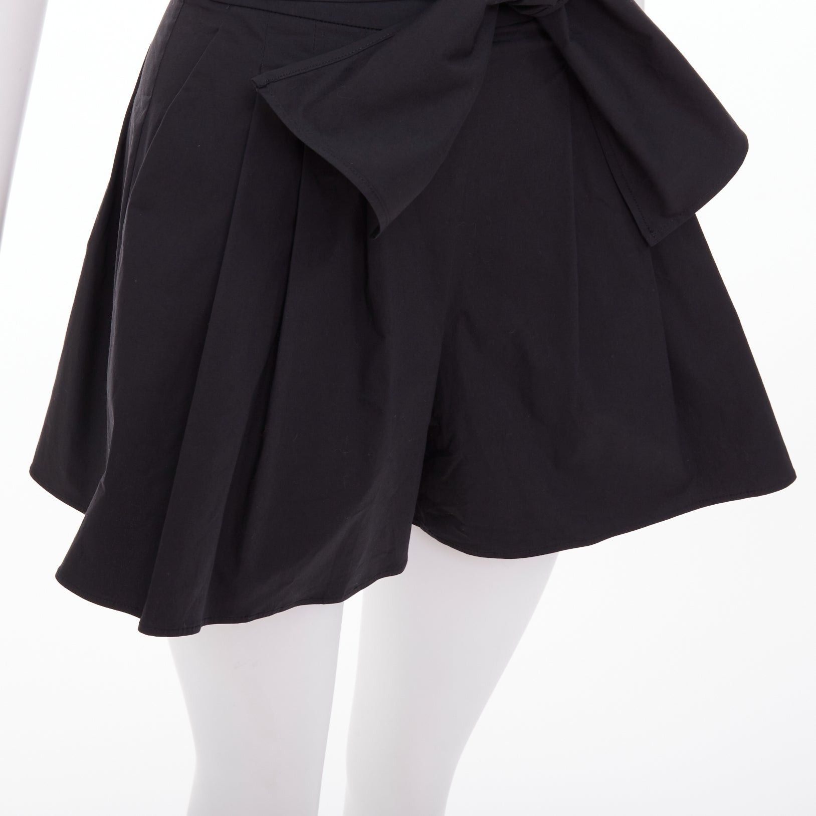 Moschino MOSCHINO Boutique black cotton blend bow tie waist pleated shorts IT38 XS Size 26" / US 2 / IT 38 - 7 Thumbnail