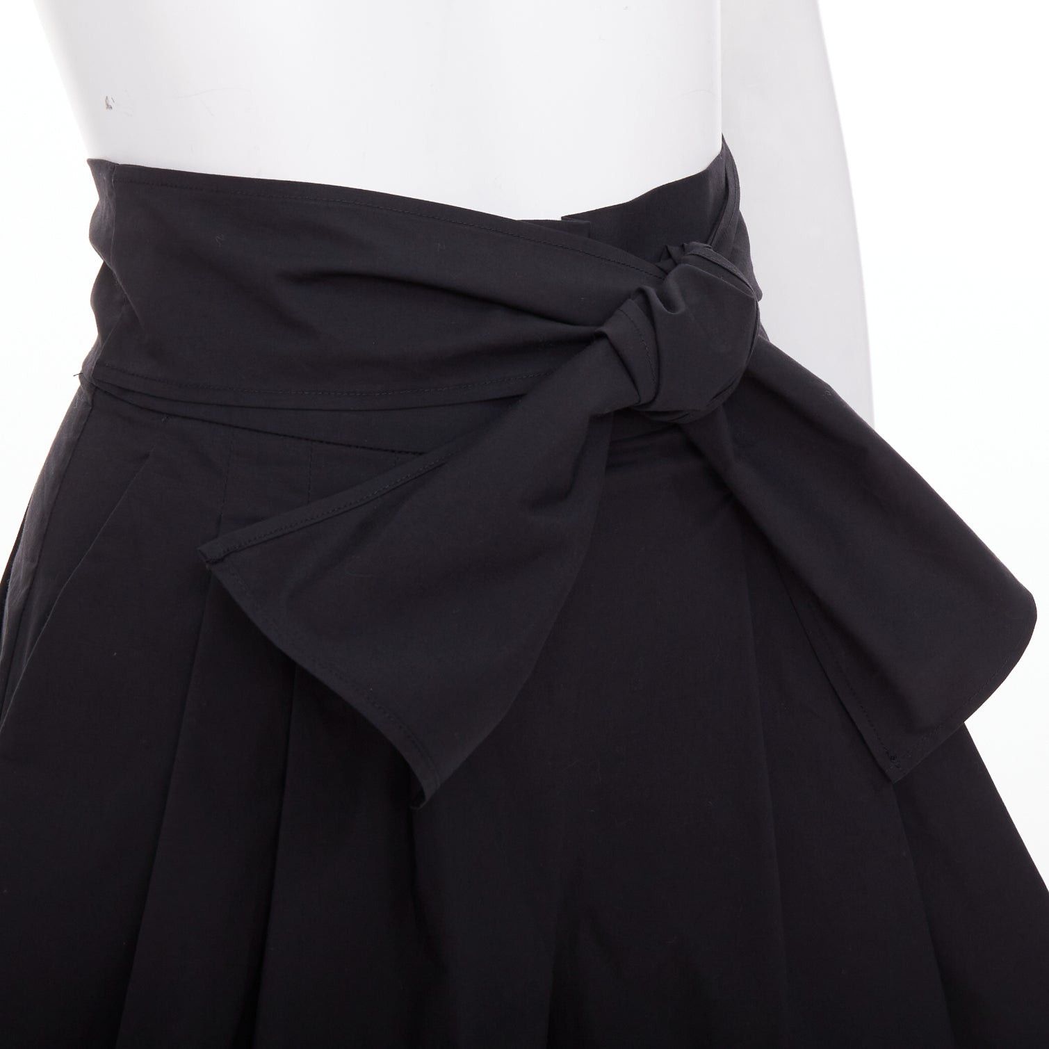 Moschino MOSCHINO Boutique black cotton blend bow tie waist pleated shorts IT38 XS Size 26" / US 2 / IT 38 - 2 Thumbnail