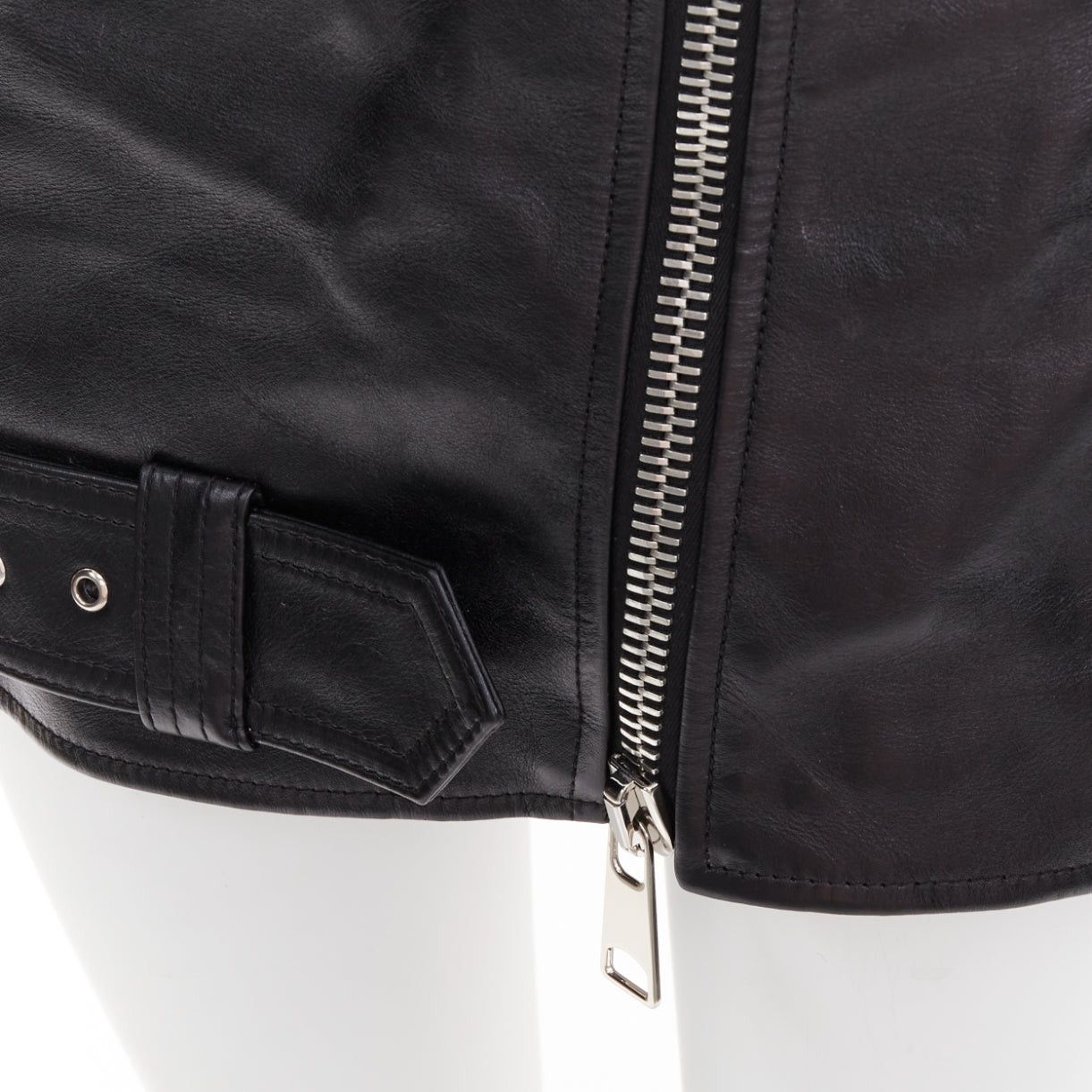 Alexander McQueen ALEXANDER MCQUEEN 2023 black cowhide leather silver biker zip detail mini skirt IT36 XXS Size 25" / US 0 / IT 36 - 2 Thumbnail