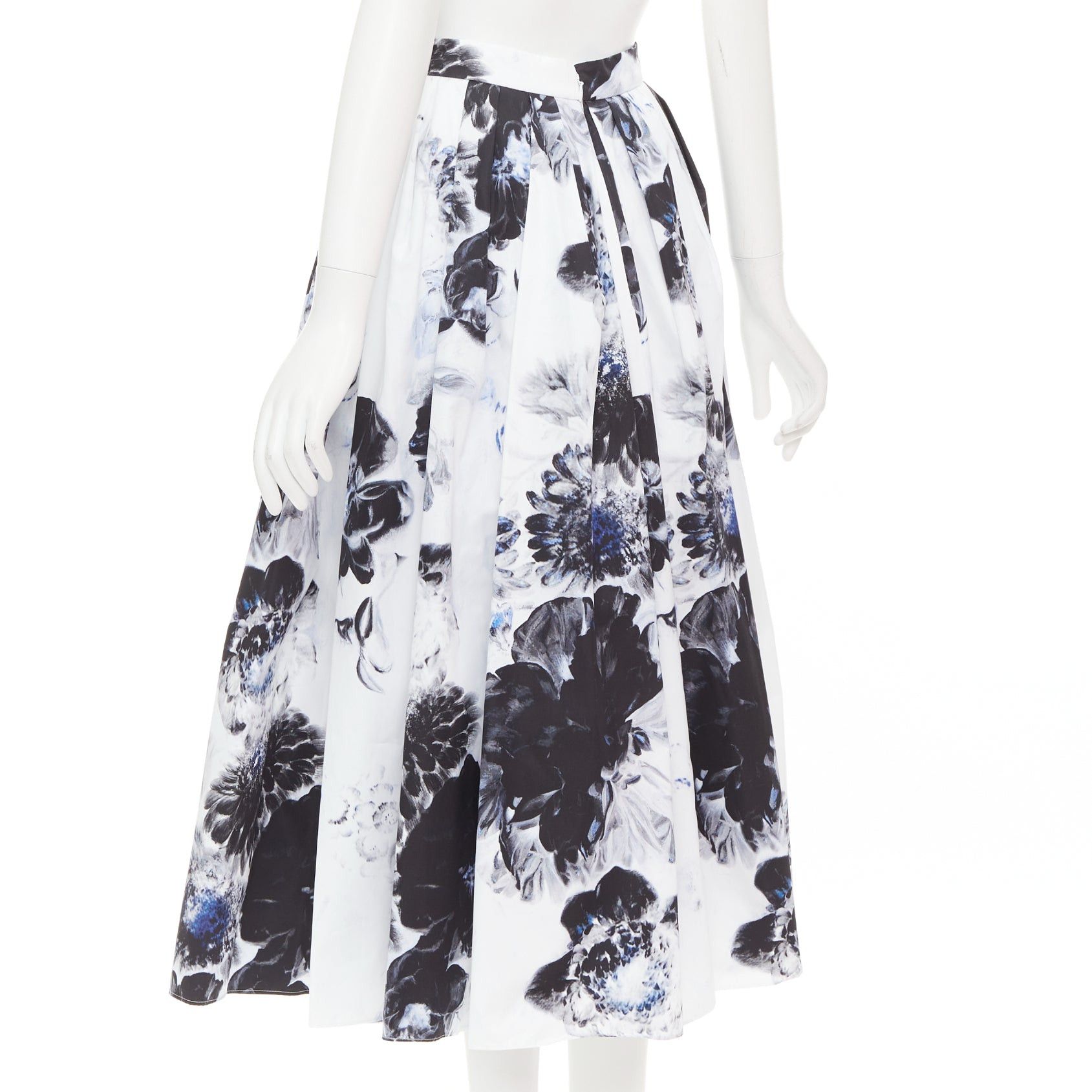 Alexander McQueen ALEXANDER MCQUEEN 2023 Chiaroscuro blue white floral print cotton midi skirt IT38 XS Size 26" / US 2 / IT 38 - 6 Thumbnail