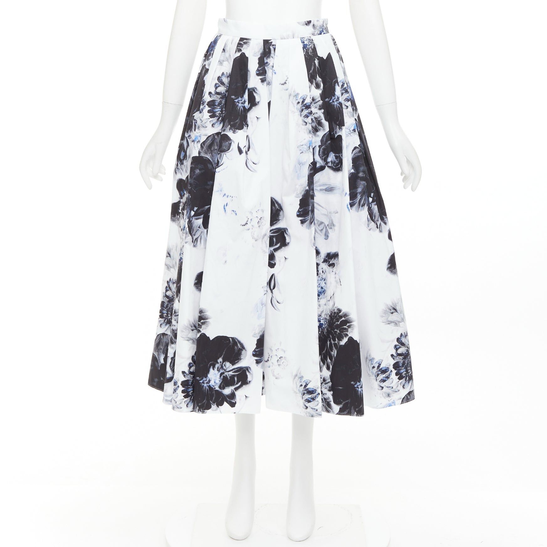Alexander McQueen ALEXANDER MCQUEEN 2023 Chiaroscuro blue white floral print cotton midi skirt IT38 XS Size 26" / US 2 / IT 38 - 9 Thumbnail