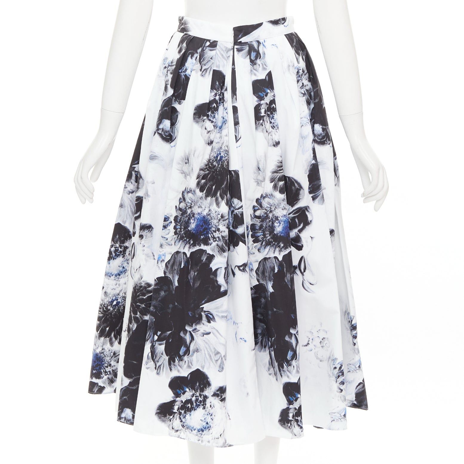 Alexander McQueen ALEXANDER MCQUEEN 2023 Chiaroscuro blue white floral print cotton midi skirt IT38 XS Size 26" / US 2 / IT 38 - 5 Thumbnail