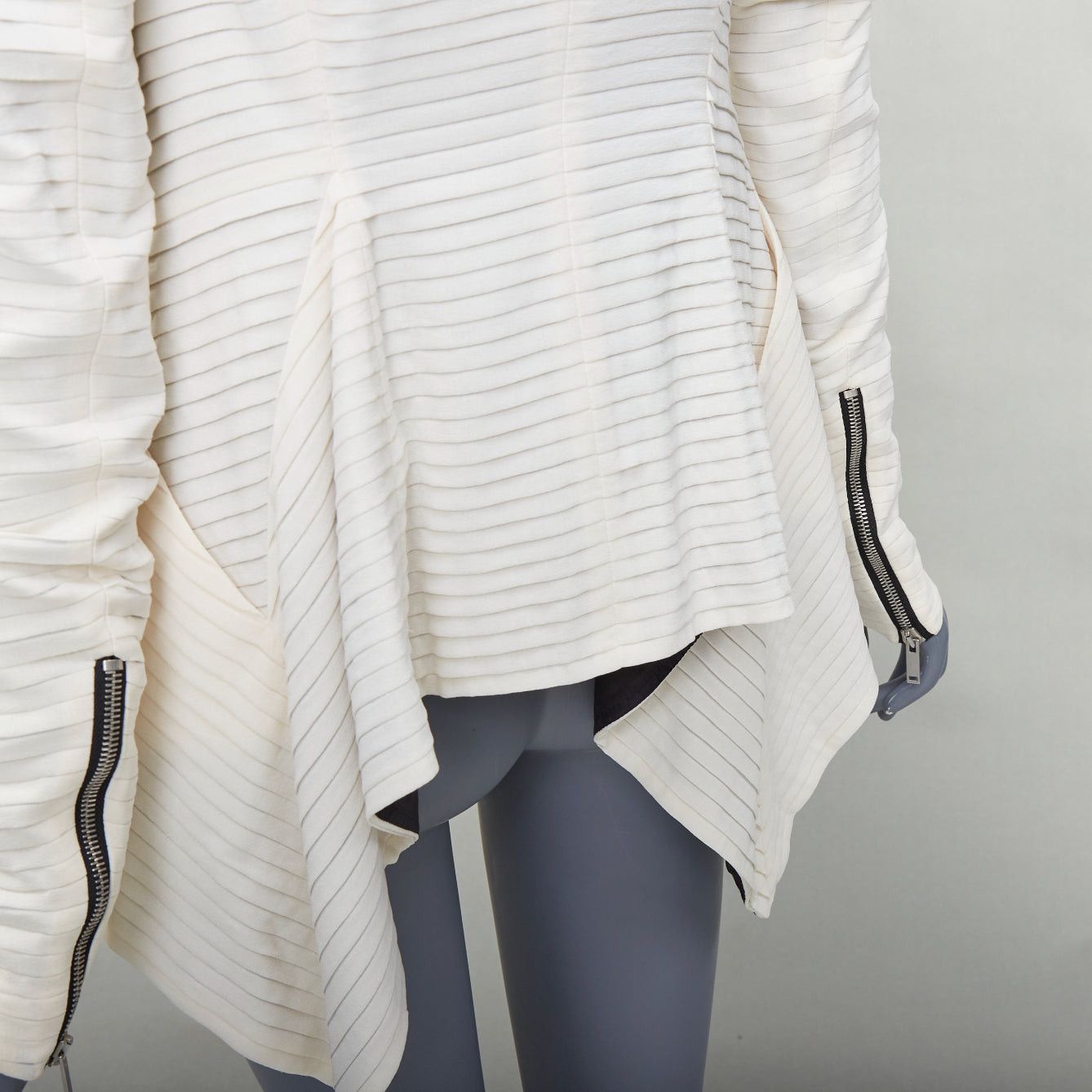 Gareth Pugh rare GARETH PUGH 2009 Runway cream black plisse silk draped biker IT38 XS Size XS / US 0-2 / IT 36-38 - 7 Thumbnail